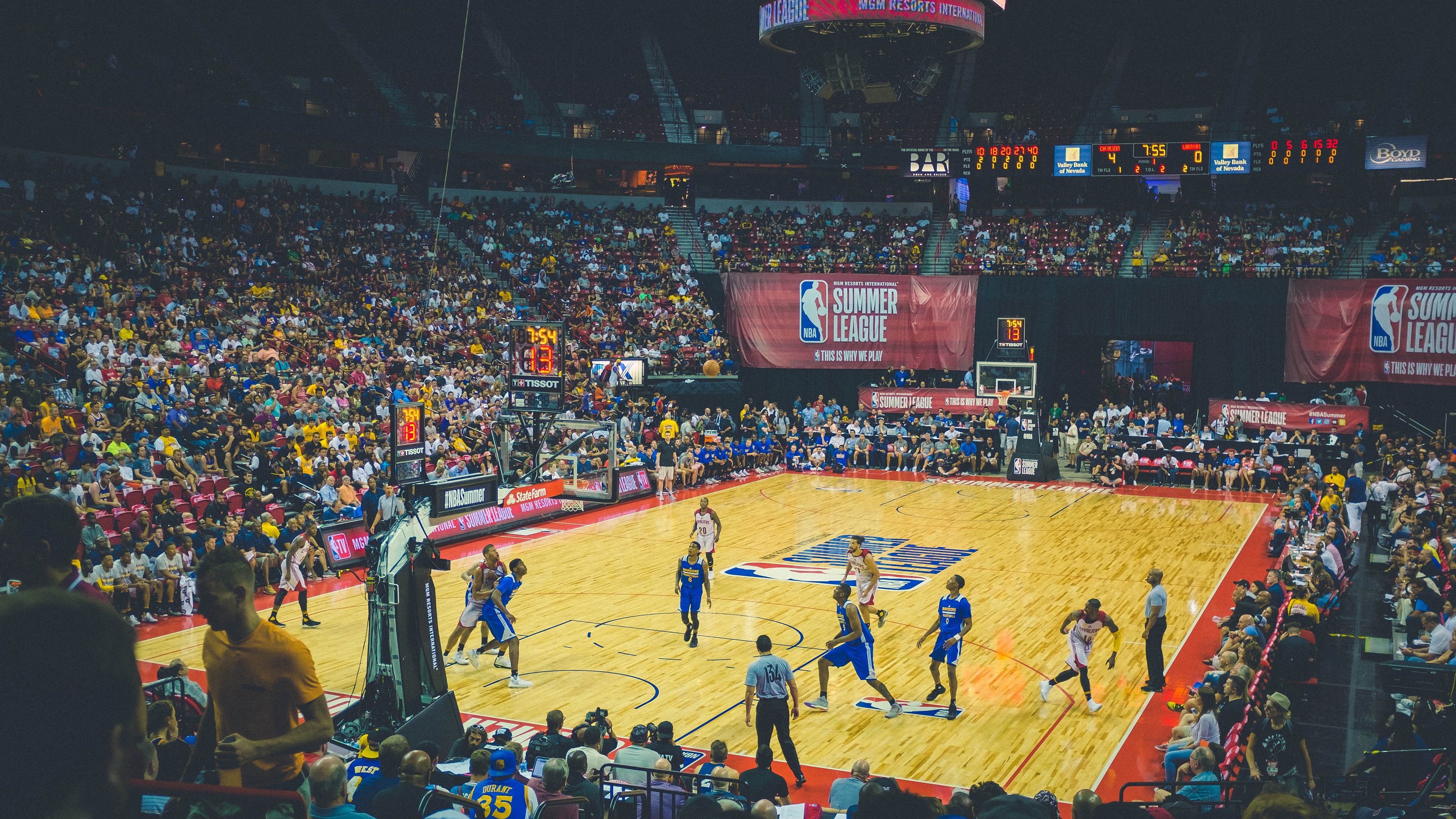 AYX SPORTS-美国赛车场：高速与激情的结合，美国的赛车比赛